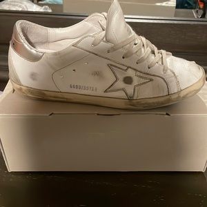 Golden Goose Size 40. Worn less than 10 times. Comes with original box.Paid 515